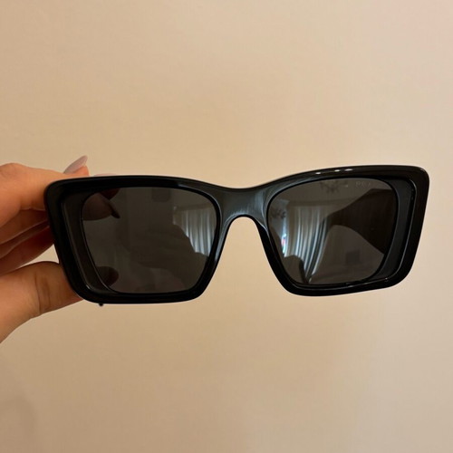 Prada sunglasses like new, black