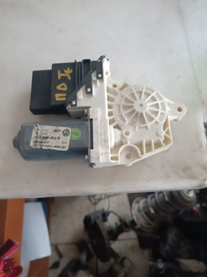 Μοτέρ παραθύρου πίσω δεξιό για VW Jetta '05-'10 σαν καινούργιο