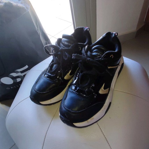 Tommy Hilfiger sneakers black like new, athletic size 39