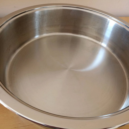 TOF 32cm pot new with lid