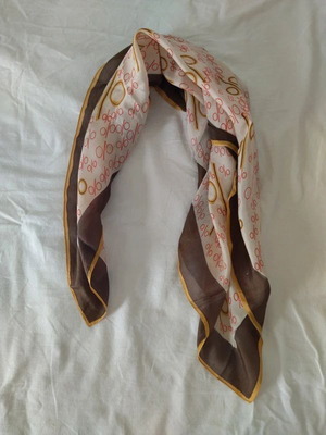 Retro 70s scarf like new, white multicolor with % pattern