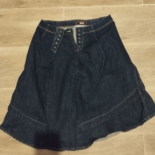 Denim skirt like new, size 29, fitted shape