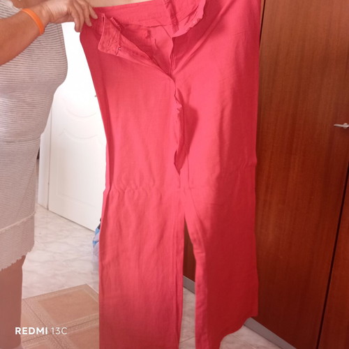 Pants like new, size L, red