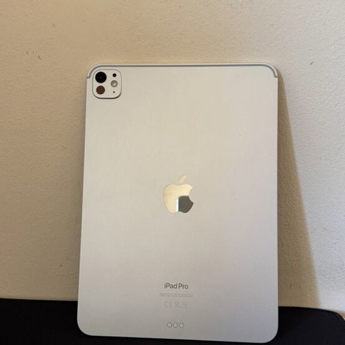 iPad Pro M4 11” 256GB like new with case and pencil