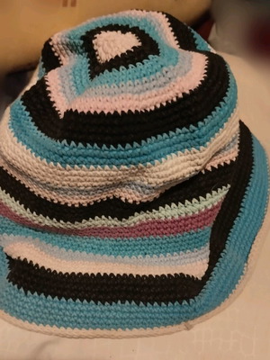 Knitted hat like new, one size
