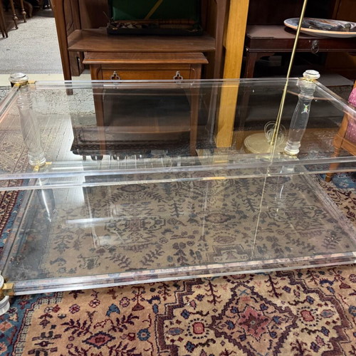 Plexiglass living room table like new with 2 glass levels