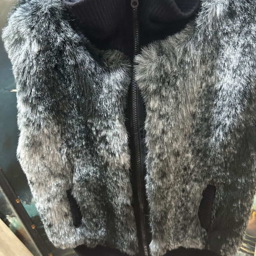 Sleeveless jacket gray like new