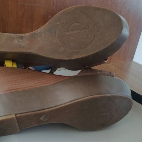 Juicy Couture leather women's sandal No40 like new, brown with yellow