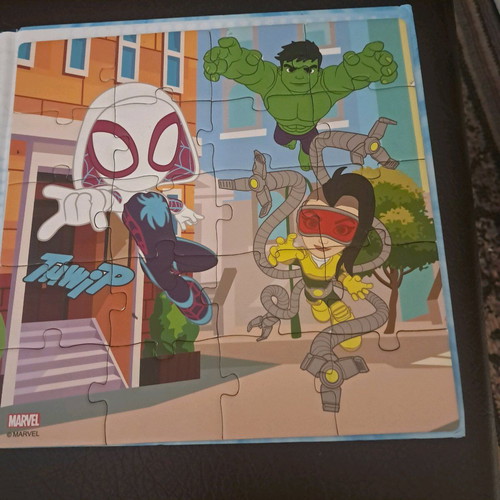 Magnetic puzzle 60 pieces Spider & friends Disney Marvel like new