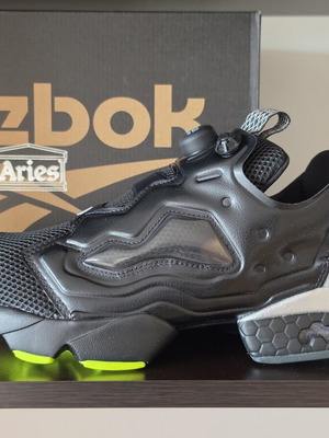 Reebok InstaPump Fury 94 new, black men's sports shoes size 42.5