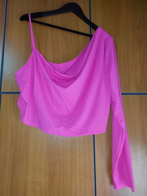 Shein fuchsia top 4XL with one strap and one sleeve, like new