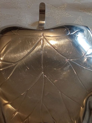 LEAF-SHAPED CONTAINER***WAREHOUSE EMPTYING