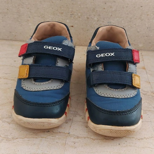 Athletic shoes used with breathable anatomical sole