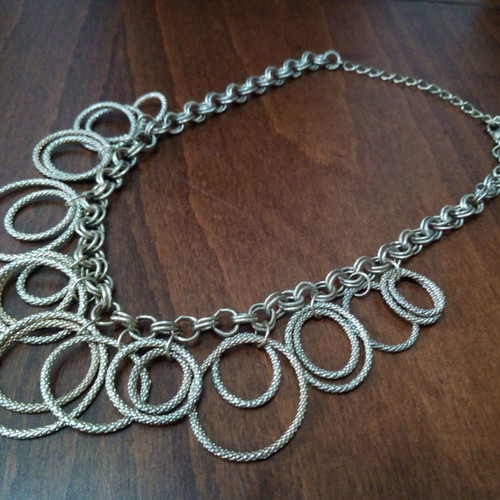 Necklace of hammered rings used, gold color, 2000 Y2K style