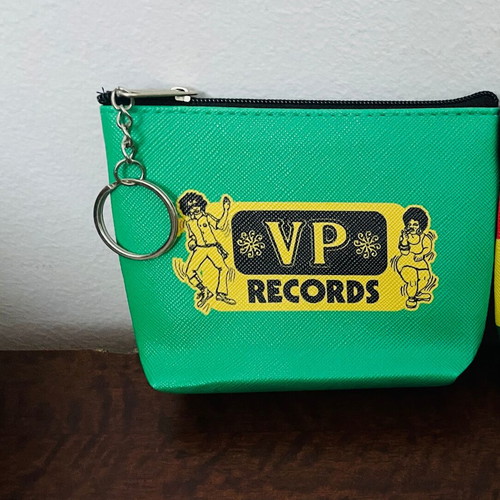 Wallet with zipper and keychain, new, green
