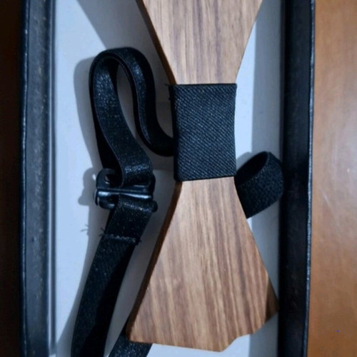 Wooden bow tie like new, brown