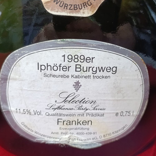Iphöfer Burgweg Scheurebe Kabinett trocken 1989 wine bottle