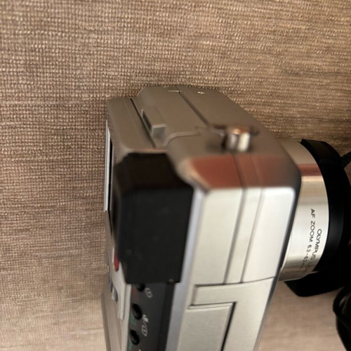 Olympus Camedia C750 Ultrazoom camera used with Lowepro case
