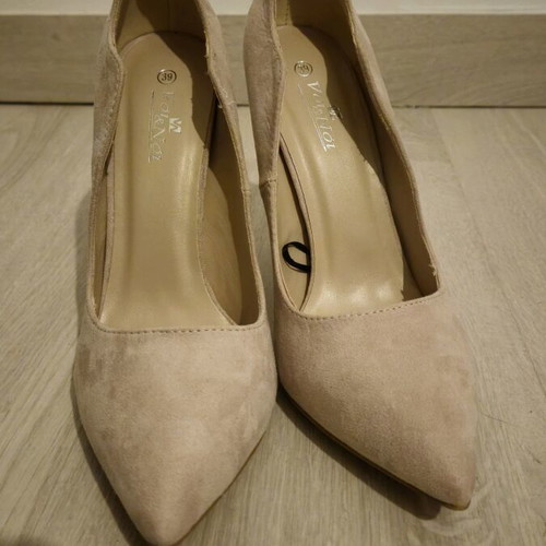 A To Z Greek beige pointed pumps like new, size 39