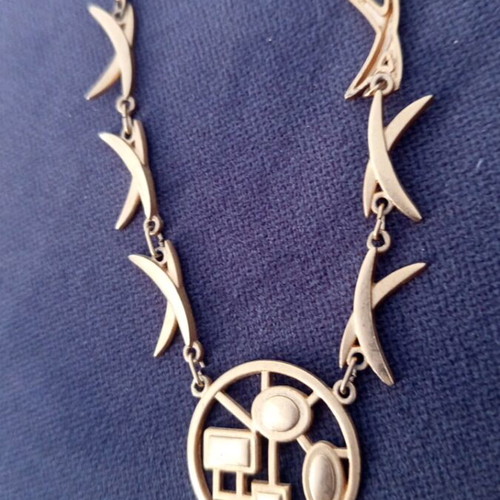 Jewelry set new, gold tone with unique design