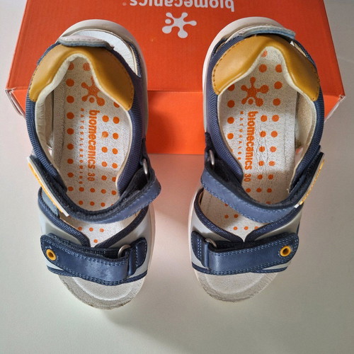 Biomecanics children's sandals size 30 blue like new