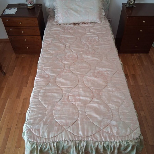 Single bed with mattress like new, 1.90x0.90 m