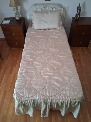Single bed with mattress like new, 1.90x0.90 m