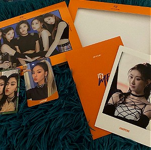 Itzy Kpop Music Album Itz me (special pre order edition με photocards)