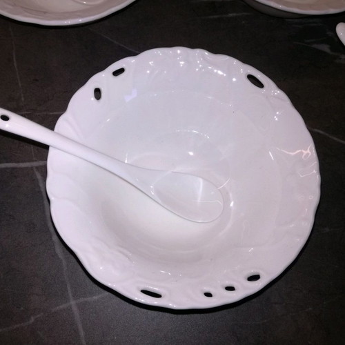 Porcelain dessert plates new, set of 6 with spoons