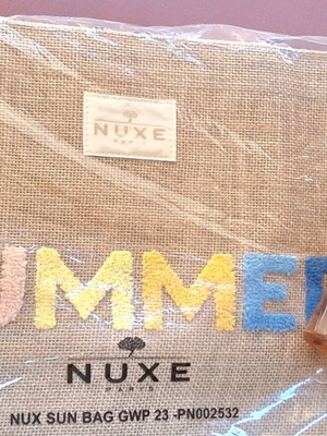 Αδιάβροχο λάδι μαυρίσματος Nuxe SPF 50 250ml με δώρο τσάντα θαλάσσης