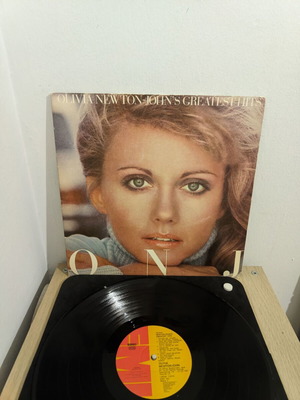 Olivia Newton-John's Greatest Hits LP used, pop