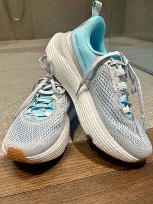 Underarmour Infinite Elite 2 women's athletic shoes like new, size 39