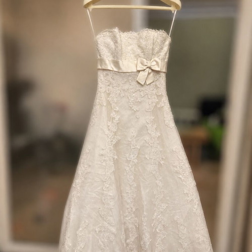 Pronovias wedding dress, size XS-S, lace with subtle sequins