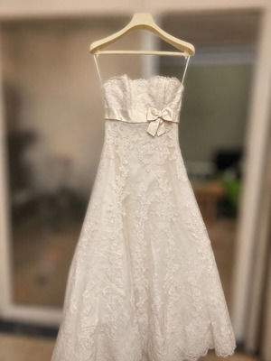 Pronovias wedding dress, size XS-S, lace with subtle sequins