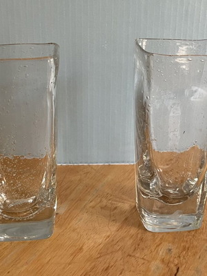Set of 2 Glass Vases like new