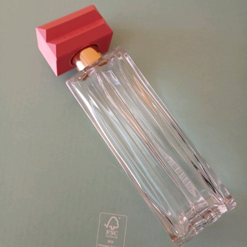 Collection of 8 empty perfume bottles like new