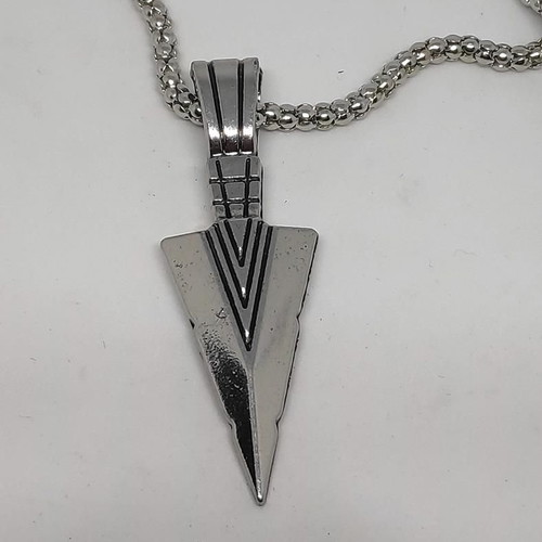 Men's Arrow Pendant Necklace like new, silver vintage style
