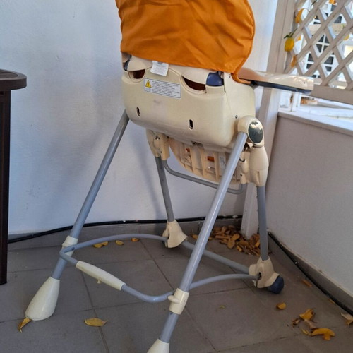 Bébé Confort Omega highchair used, adjustable and multifunctional