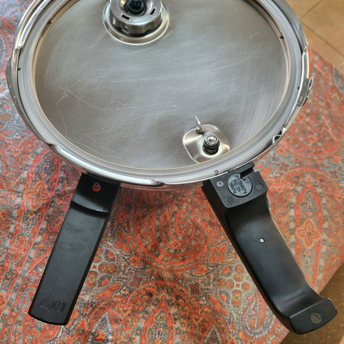 Fissler 10 L pressure cooker like new