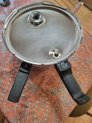 Fissler 10 L pressure cooker like new