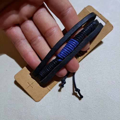 Handmade leather bracelet, unisex, with adjustable cord.