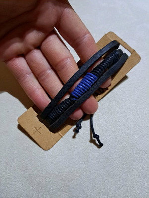 Handmade leather bracelet, unisex, with adjustable cord.