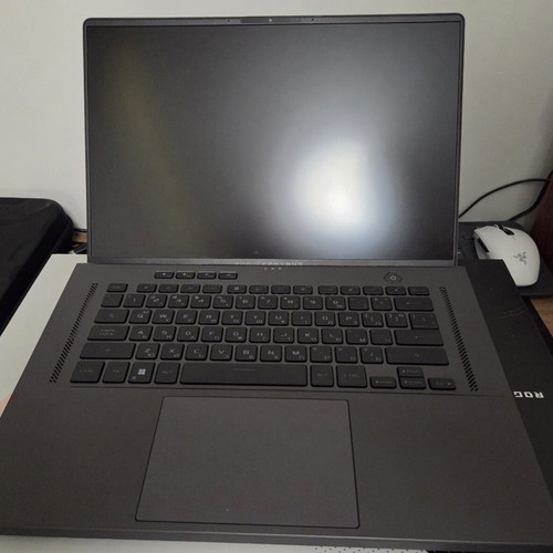 Asus Zephyrus G16 laptop like new, RTX 4060, 32GB RAM, 5TB SSD