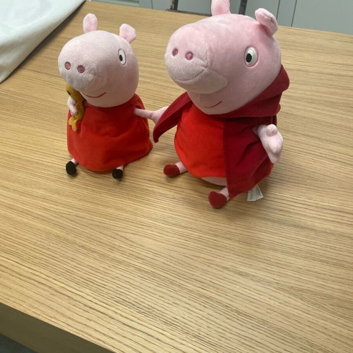 Peppa Pig dolls like new, 2 large 20 and 25 cm