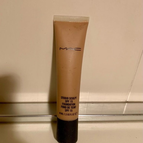 Mac Studio Sculpt Foundation SPF 15 new, shade NW40 40ml