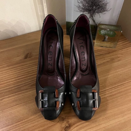 Leather shoes used in perfect condition size 38
