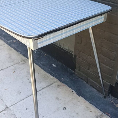 Formica dining table foldable with metal legs like new