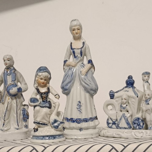 Vintage porcelain figurines blue-white European style like new