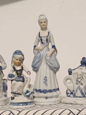 Vintage porcelain figurines blue-white European style like new