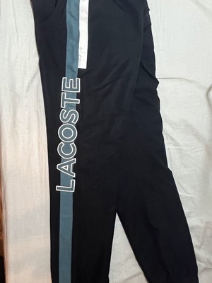 Lacoste φόρμα παντελόνι μαύρο με μπλε και λευκές λεπτομέρειες